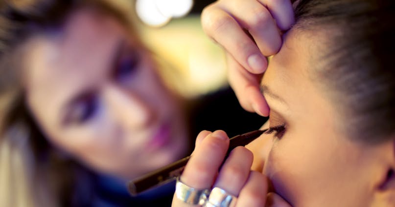 Mettere l’eyeliner: i consigli della make-up artist