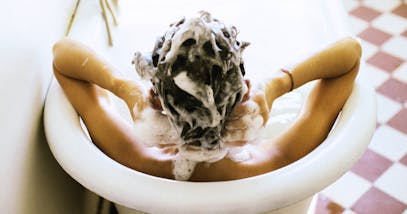 Come scegliere un buono shampoo inci, segreti e consigli per capelli al top!