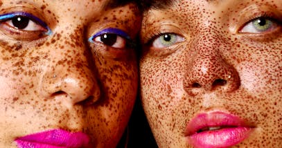 Inclusività nel make up, i brand e la filosofia: i cambiamenti dal 2010 al 2020