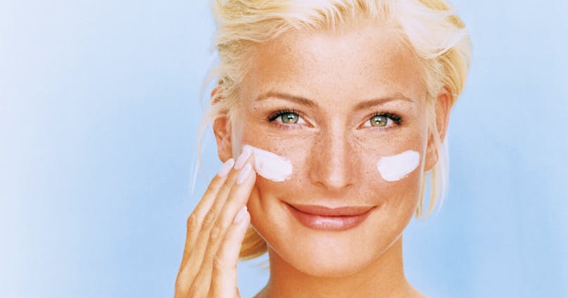 Macchie scure della pelle: cosa sono e rimedi