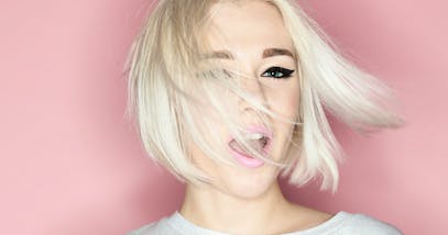 Schiarire i capelli fai da te: ecco come farlo in casa senza rischi!