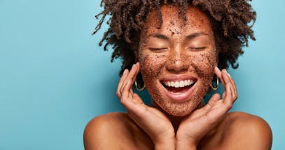 Scrub al caffè: le ricette e i benefici