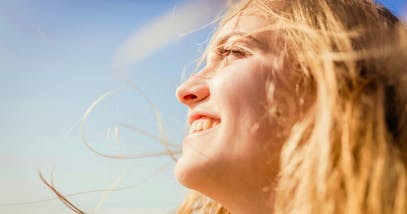 Prendere il sole: quanti minuti servono per far scorta di Vitamina D?