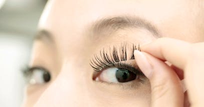 Ciglia finte: applicazione step by step per non sbagliare più!