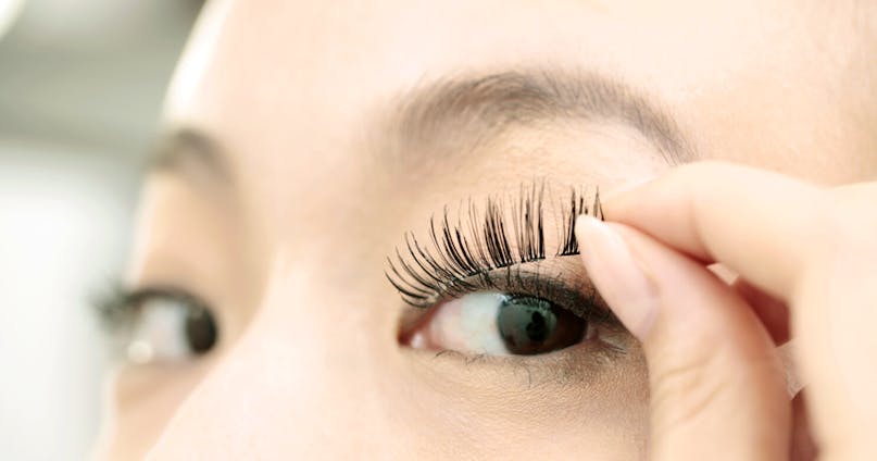 Ciglia finte: applicazione step by step per non sbagliare più!