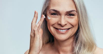 Radicali liberi: cosa sono e come contrastarli per una pelle perfetta