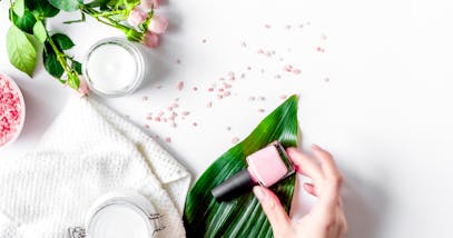 Cura delle unghie fai da te: tutto quello da sapere