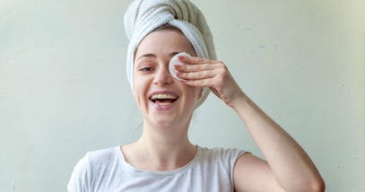 Tutto sul latte detergente: a cosa serve e come si usa