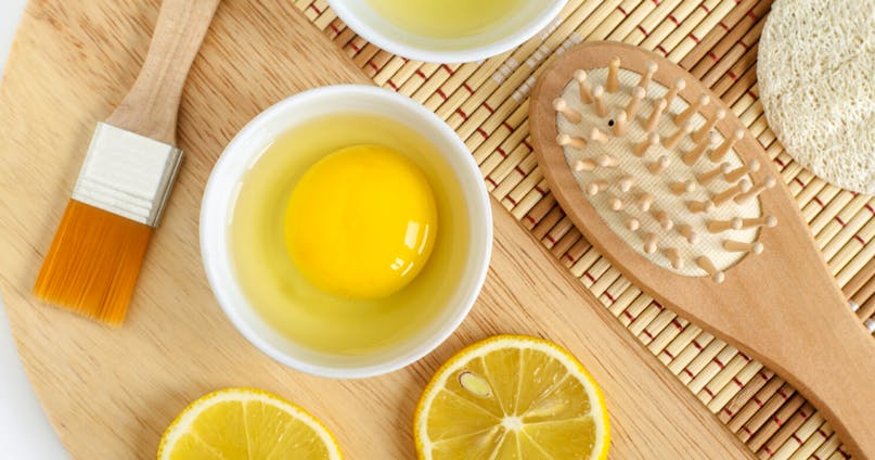 Maschera all’uovo: le ricette fai da te per capelli splendenti