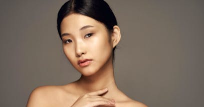 Medicina Ayurvedica: che cos’è e perché fa bene alla pelle?