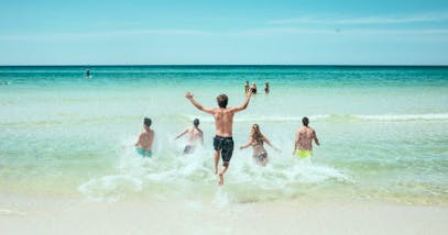 Bon Ton sotto l’ombrellone, aka cosa non fare per rispettare il galateo