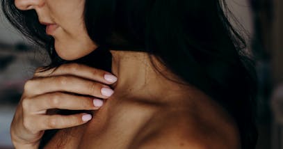 Rughe d’espressione: come eliminarle per un viso che non teme i segni del tempo