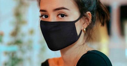 Fondotinta sotto la mascherina: come creare la perfetta base viso no transfer?