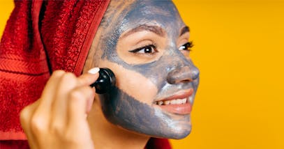 Maschera viso magnetica: cos’è e benefici per la pelle