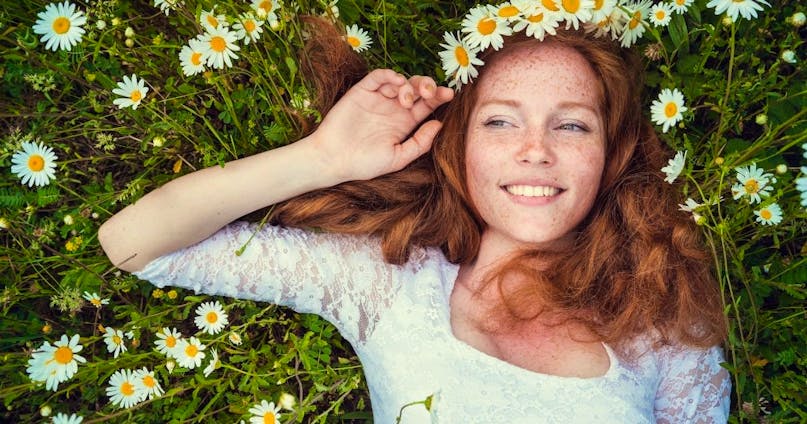 Come preparare la pelle alla primavera? Con yoga e pilates e sieri antiossidanti