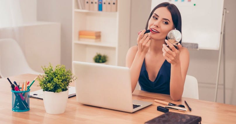 Come truccarsi per un colloquio di lavoro: il tutorial