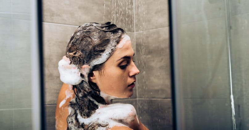 Come lavarsi i capelli in maniera corretta: i nostri consigli