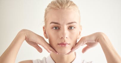 Ginnastica facciale: pochi minuti al giorno, e le rughe si levano di torno…