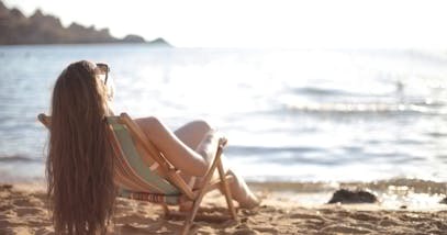 I falsi miti sull’abbronzatura da sfatare per avere la tintarella perfetta