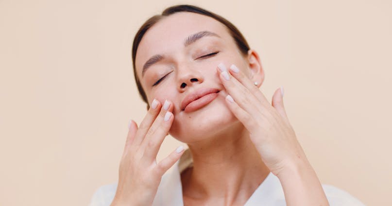 Viso gonfio: cause più comuni e rimedi