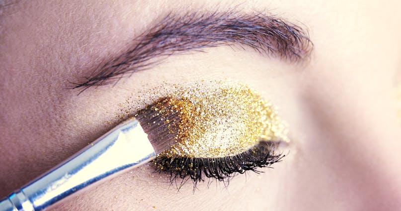 Glitter occhi: trucchi e consigli per un look mozzafiato