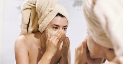 L’esfoliazione in base al tipo di pelle: la guida per scoprire la più adatta a te