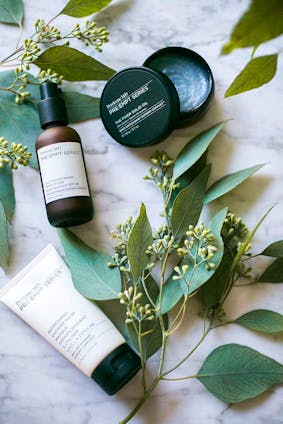 Come seguire una skincare routine sostenibile per il benessere della pelle e dell’ambiente