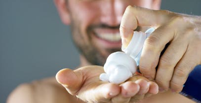 La cura della pelle maschile: Guida completa alla skincare per gli uomini