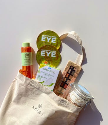 We Are Strong! We Are Blooming! Celebriamo la Donna e lo Sbocciare della Primavera con la Box di Marzo!