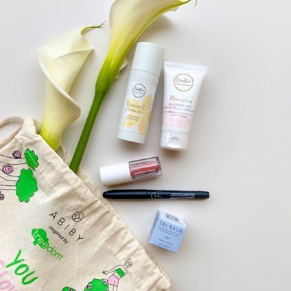 Earthly Elegance: Esplora l’Eleganza della Terra con la Box di Aprile!